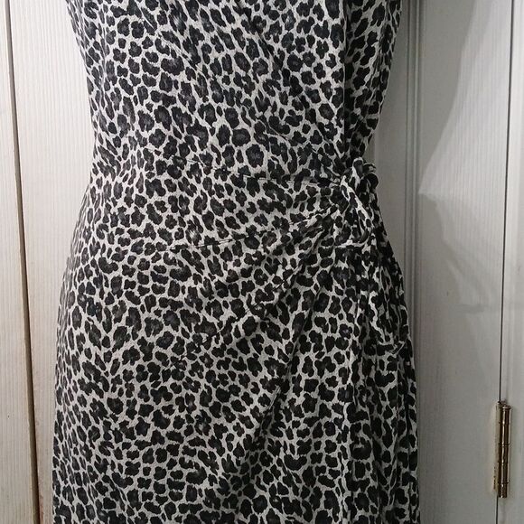 Express black white cheetah animal print wrap dress Sz S GUC - Picture 3 of 8